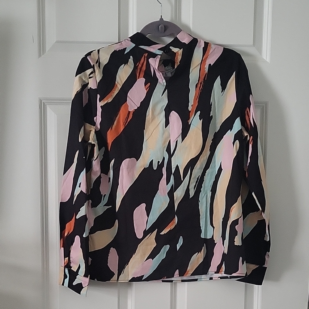 Lot of 5 Women’s Blouses Size Medium | Bold Prints | Lightweight - Picture 3 of 16